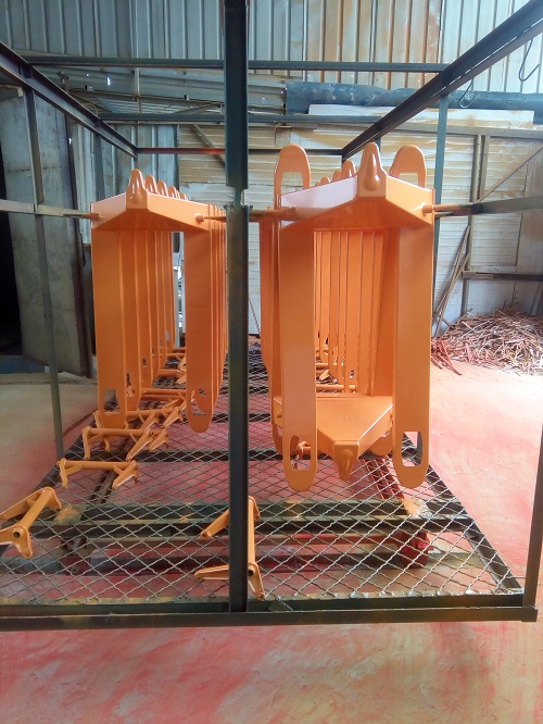 液壓手動地牛生產(chǎn)噴漆環(huán)節(jié)--河北東圣吊索具制造有限公司--小型攪拌機|石材夾具|手動叉車|液壓堆高車 液壓手動地牛生產(chǎn)噴漆環(huán)節(jié)--河北東圣吊索具制造有限公司--小型攪拌機|石材夾具|手動叉車|液壓堆高車