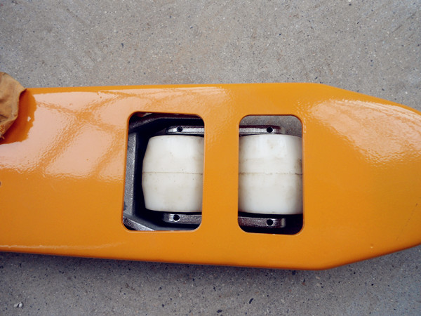 叉車產(chǎn)品細(xì)節(jié)處實(shí)拍-河北東圣吊索具制造有限公司-石材夾具_(dá)小型攪拌機(jī)_手動(dòng)叉車_液壓堆高車 叉車產(chǎn)品細(xì)節(jié)處實(shí)拍-河北東圣吊索具制造有限公司-石材夾具_(dá)小型攪拌機(jī)_手動(dòng)叉車_液壓堆高車