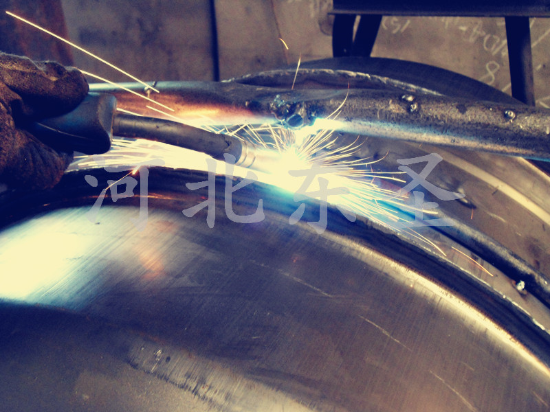 小型攪拌機(jī)鋼板焊接車(chē)間