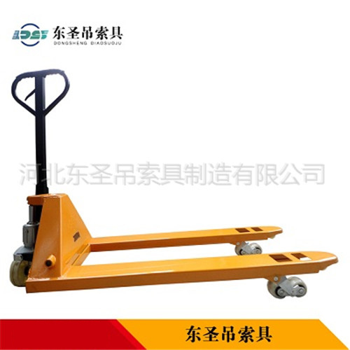 5t手動叉車側面整機展示圖--河北東圣吊索具制造有限公司--小型攪拌機|石材夾具|液壓堆高車|手動叉車