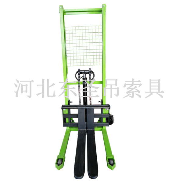 手動液壓堆高車維修主要部位細(xì)節(jié)展示--河北東圣吊索具制造有限公司--小型攪拌機|石材夾具|液壓堆高車|手動叉車 手動液壓堆高車維修主要部位細(xì)節(jié)展示--河北東圣吊索具制造有限公司--小型攪拌機|石材夾具|液壓堆高車|手動叉車