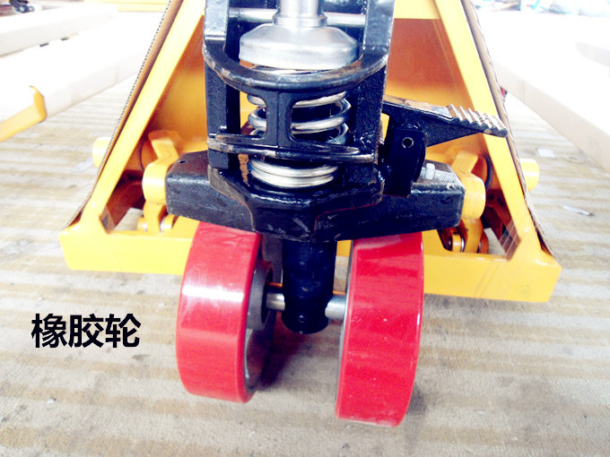 手搖液壓式叉車橡膠行走輪--河北東圣吊索具制造有限公司--手動(dòng)叉車|液壓堆高車|石材夾具|小型攪拌機(jī) 手搖液壓式叉車橡膠行走輪--河北東圣吊索具制造有限公司--手動(dòng)叉車|液壓堆高車|石材夾具|小型攪拌機(jī)