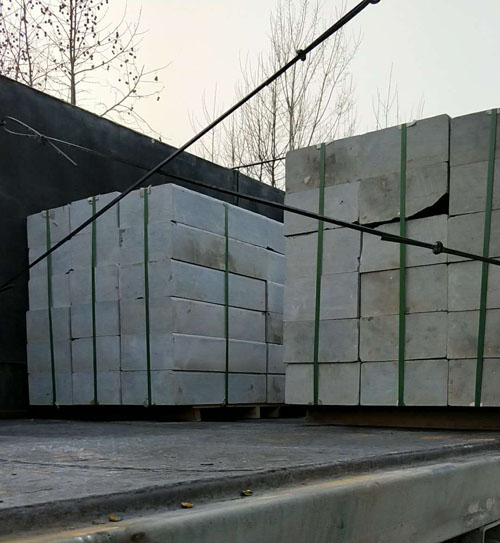 3噸液壓堆高車裝車現(xiàn)場--河北東圣吊索具制造有限公司--液壓堆高車|手動叉車|小型攪拌機(jī)|石材夾具 3噸液壓堆高車裝車現(xiàn)場--河北東圣吊索具制造有限公司--液壓堆高車|手動叉車|小型攪拌機(jī)|石材夾具